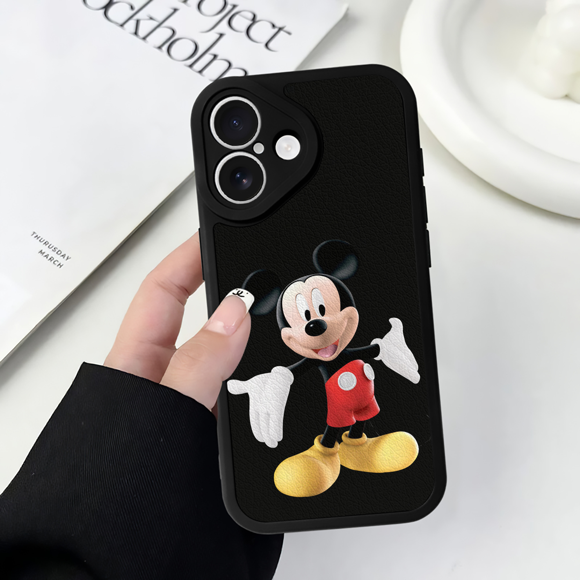 （画像用） ミッキーマウス Mickey Mouse 【iPhone 16シリーズ対応】シリコンスマホケース（レザー調） 材質：シリコン
